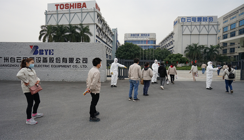 >體溫檢測，井然有序！